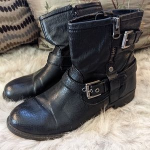 Size 8.5 Guess black leather flannel lined moto ankle boots